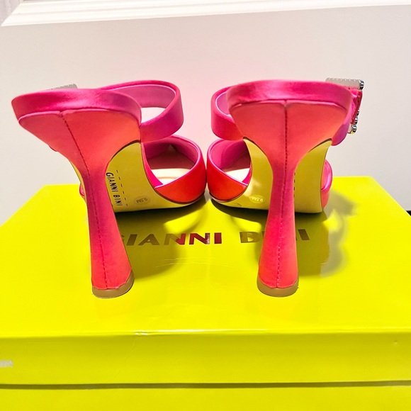Gianni Bini “Mahleenah” Fuchsia/Pink Heeled Mule - Picture 6 of 7